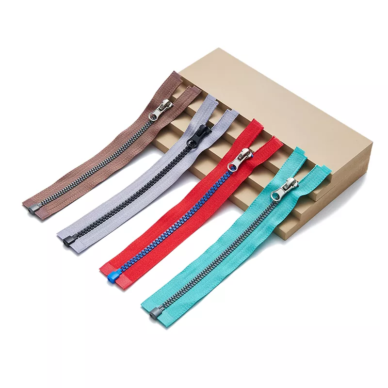 Plast lynlås med specialformede tænder